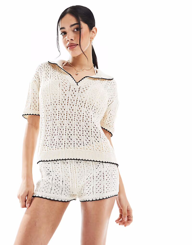 Трикотажный топ-поло ASOS DESIGN цвета слоновой кости с контрастной отделкой
Трикотажный топ-поло ASOS DESIGN цвета слоновой кости с контрастной отделкой