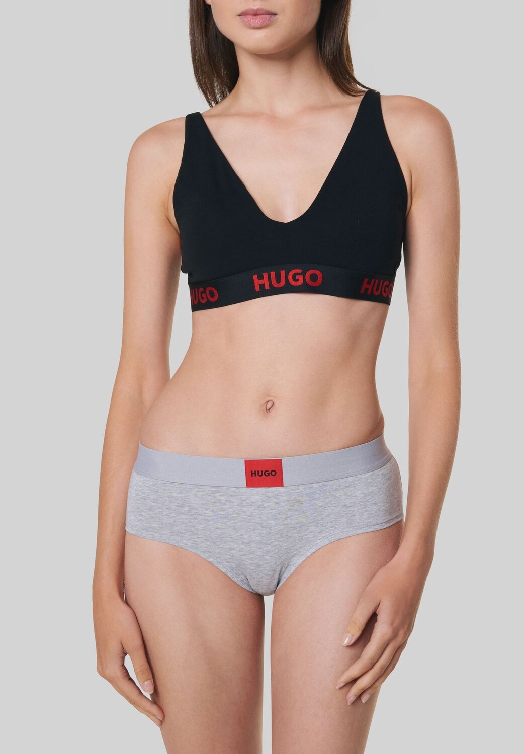Спортивный бюстгальтер с треугольными чашками и логотипом на косточках для женщин HUGO, черный
Спортивный бюстгальтер с треугольными чашками и логотипом на косточках для женщин HUGO, черный
