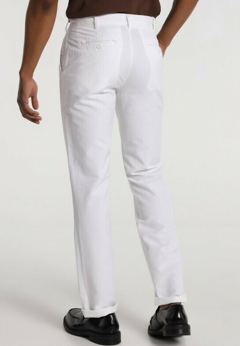 Чиносы CHINESISCH LINO | REGELMABIG FIT SHOT BENDORFF, белый
Чиносы CHINESISCH LINO | REGELMABIG FIT SHOT BENDORFF, белый