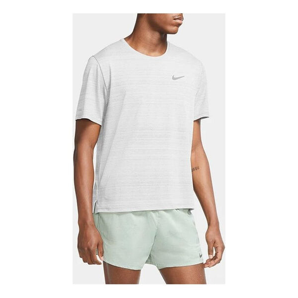 Футболка dri fit miler running с коротким рукавом Nike, белый
Футболка dri fit miler running с коротким рукавом Nike, белый