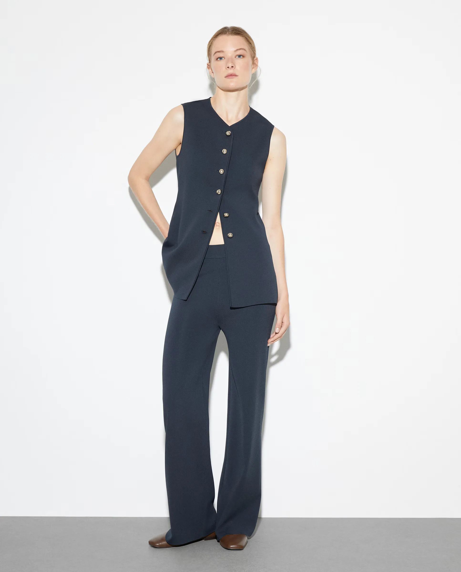 Женские брюки из вискозы однотонные Woman El Corte Inglés, темно-зеленый 
Женские брюки из вискозы однотонные Woman El Corte Inglés, темно-зеленый