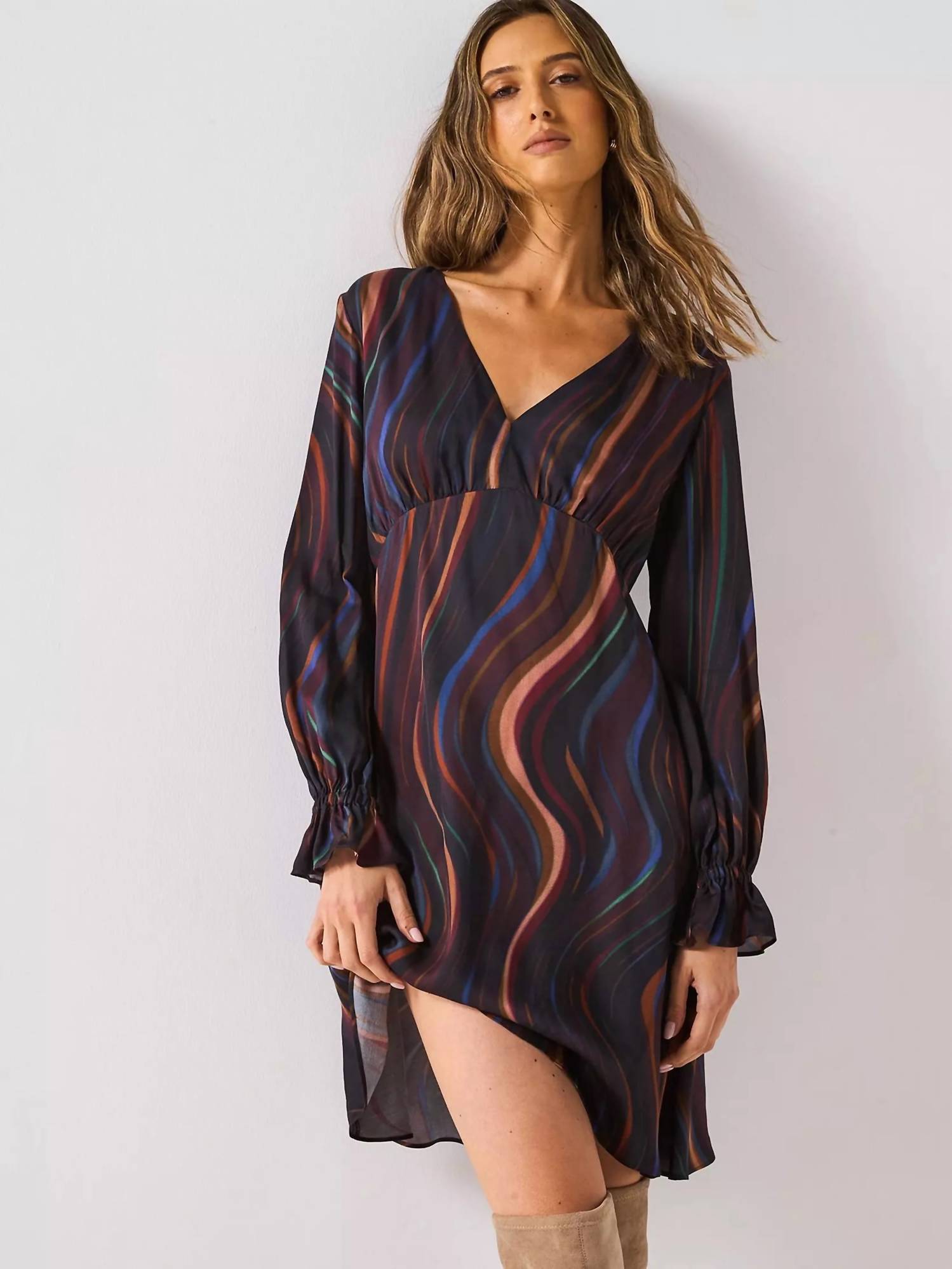 Paul Smith Мини-платье Swirls, красное с разноцветными прядями
Paul Smith Мини-платье Swirls, красное с разноцветными прядями