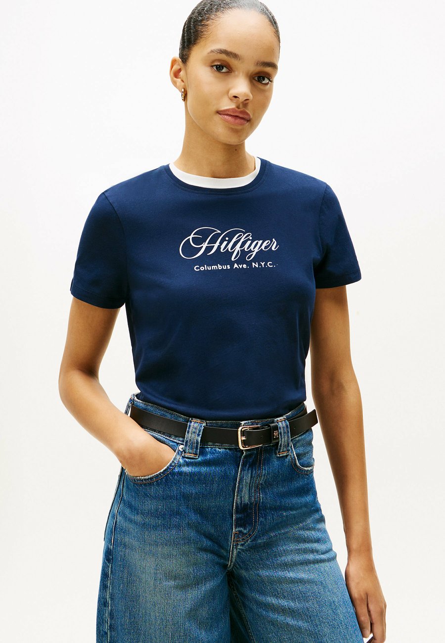 Футболка Tommy Hilfiger LOGO EMBROIDERY CREW NECK, Dark Blue
Футболка Tommy Hilfiger LOGO EMBROIDERY CREW NECK, Dark Blue