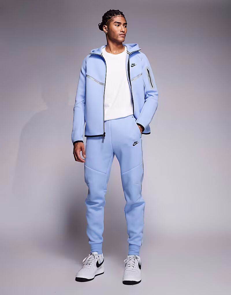 Светоотражающие спортивные брюки Tech Fleece светло-голубого цвета Nike
Светоотражающие спортивные брюки Tech Fleece светло-голубого цвета Nike
