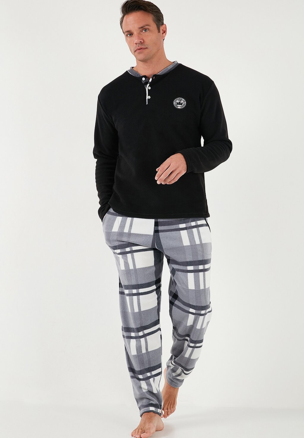 Пижамный комплект REGULAR FIT SET Buratti, черный
Пижамный комплект REGULAR FIT SET Buratti, черный