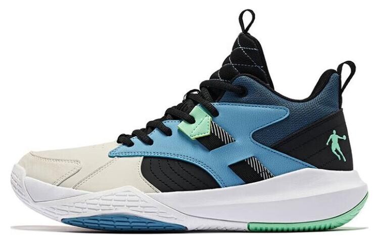 Баскетбольные кроссовки мужские средней высоты
Баскетбольные кроссовки мужские средней высоты