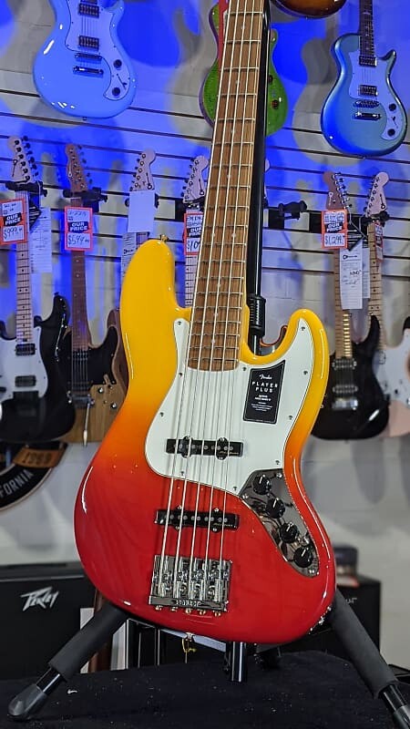 Басс гитара Fender Player Plus Active Jazz Bass V - Tequila Sunrise with Pau Ferro Fingerboard Auth Deal! 202
Басс гитара Fender Player Plus Active Jazz Bass V - Tequila Sunrise with Pau Ferro Fingerboard Auth Deal! 202