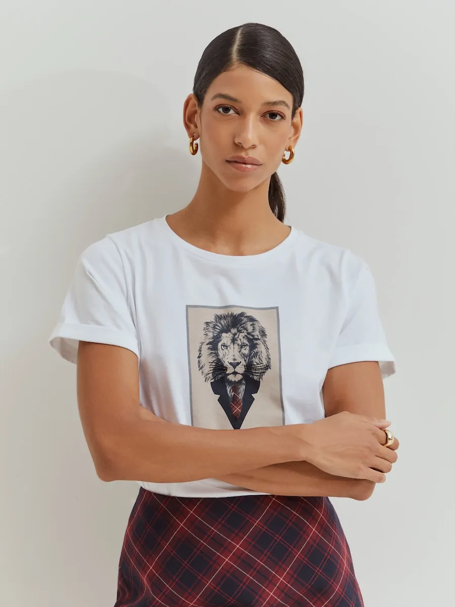 Женская футболка с изображением льва Lion of Porches, белый
Женская футболка с изображением льва Lion of Porches, белый