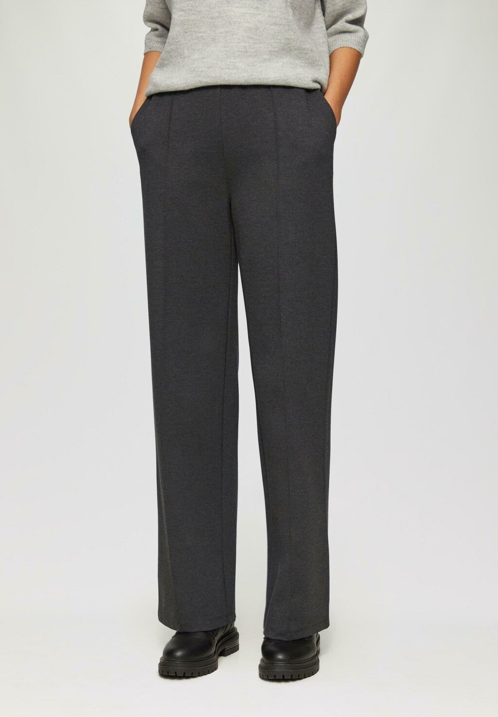 Брюки WIDE AUS INTERLOCK s.Oliver, антрацит
Брюки WIDE AUS INTERLOCK s.Oliver, антрацит