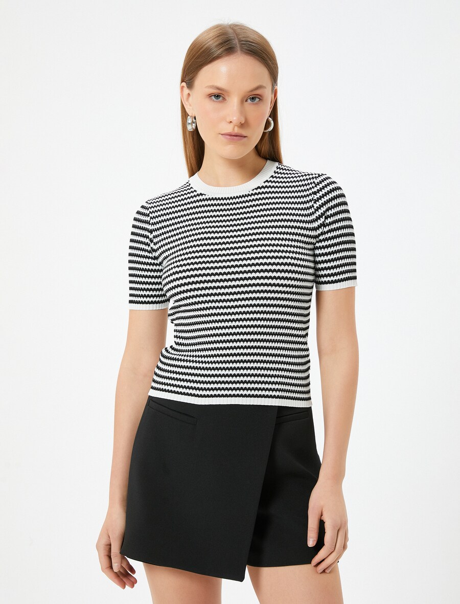 Свитер Koton, черный 
Свитер Koton, черный