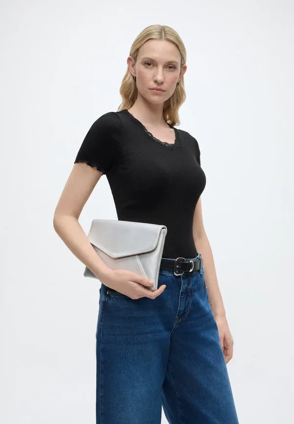 Обычная базовая футболка с круглым вырезом Rosemunde, Black, Черный, Обычная базовая футболка с круглым вырезом Rosemunde, Black
Обычная базовая футболка с круглым вырезом Rosemunde, Black, Черный, Обычная базовая футболка с круглым вырезом Rosemunde, Black