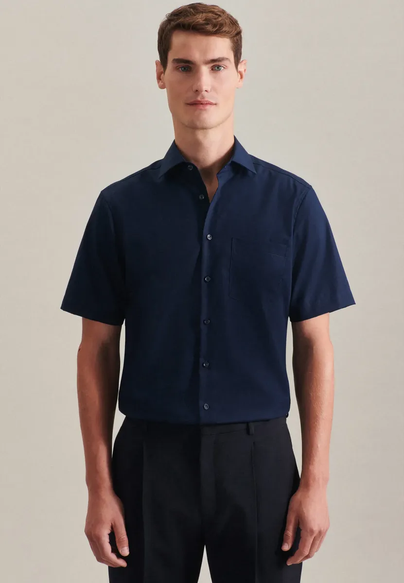 Деловая рубашка seidensticker "Regular", стандартный воротник "Кент" с короткими рукавами, однотонная, синий
Деловая рубашка seidensticker "Regular", стандартный воротник "Кент" с короткими рукавами, однотонная, синий