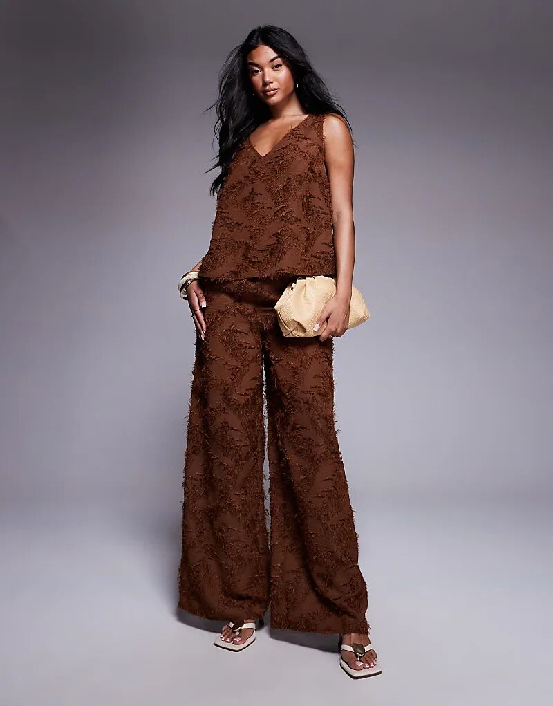 Строгие текстурированные брюки ASOS DESIGN коричневого цвета
Строгие текстурированные брюки ASOS DESIGN коричневого цвета