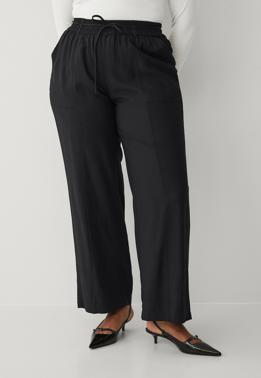 Брюки mit weitem und Gummizug Ellos Plus collection, черный
Брюки mit weitem und Gummizug Ellos Plus collection, черный