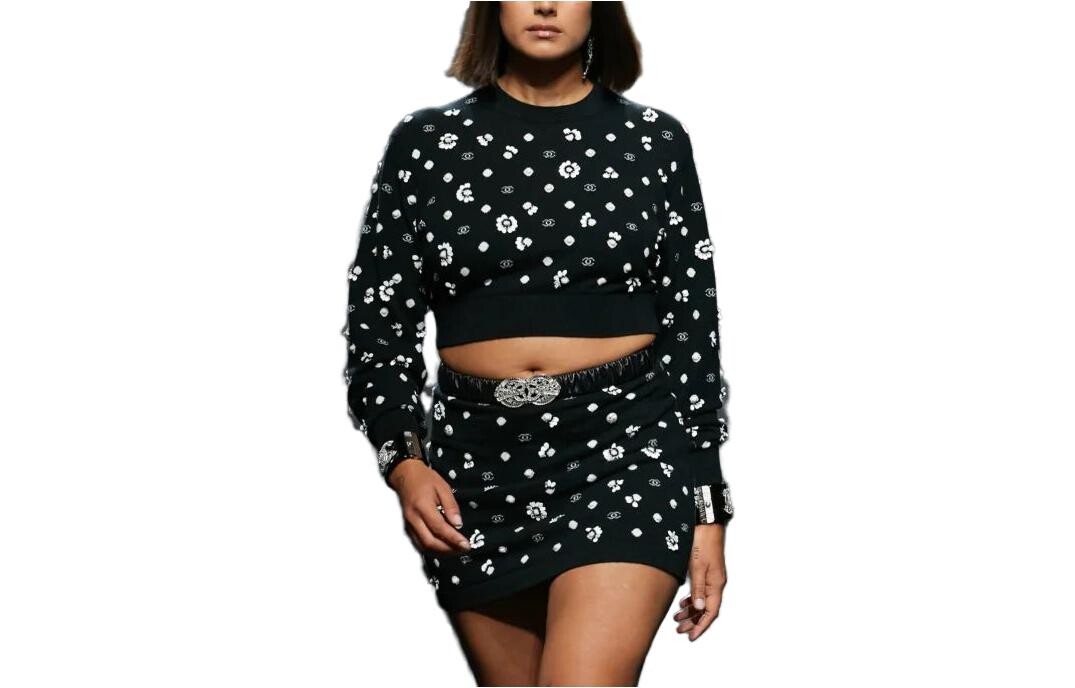 Укороченный топ женский черный Chanel
Укороченный топ женский черный Chanel