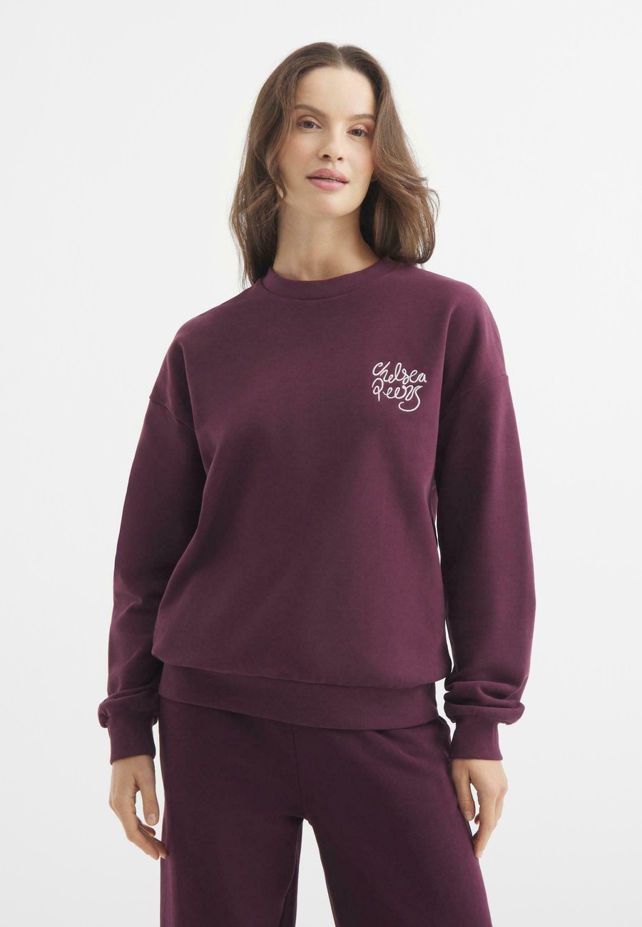 Толстовка Chelsea Peers SWIRLY LOGO, Bordeaux
Толстовка Chelsea Peers SWIRLY LOGO, Bordeaux