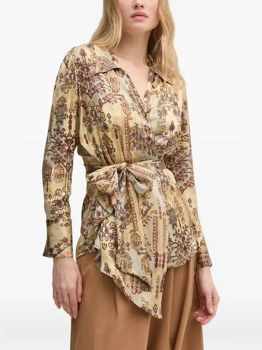 Рубашка Ренаты Hoss Intropia, нейтральный
Рубашка Ренаты Hoss Intropia, нейтральный