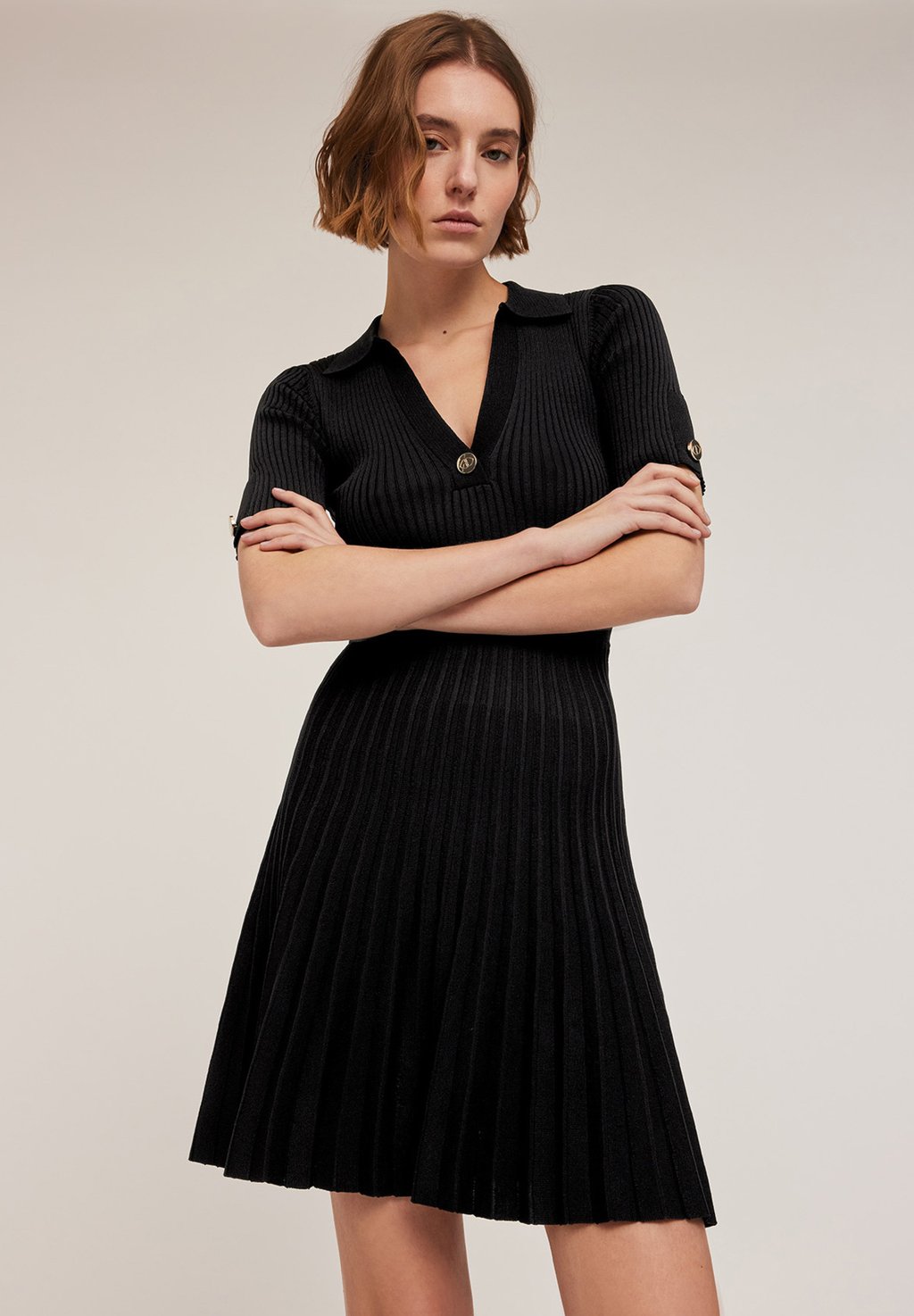 Вязаное платье COLLETTO Motivi, черный
Вязаное платье COLLETTO Motivi, черный