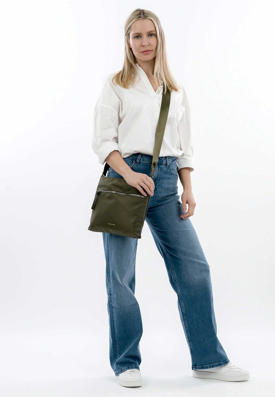 Сумка кросс-боди Tamaris GIUSEPPA, Oliv/Olive
Сумка кросс-боди Tamaris GIUSEPPA, Oliv/Olive