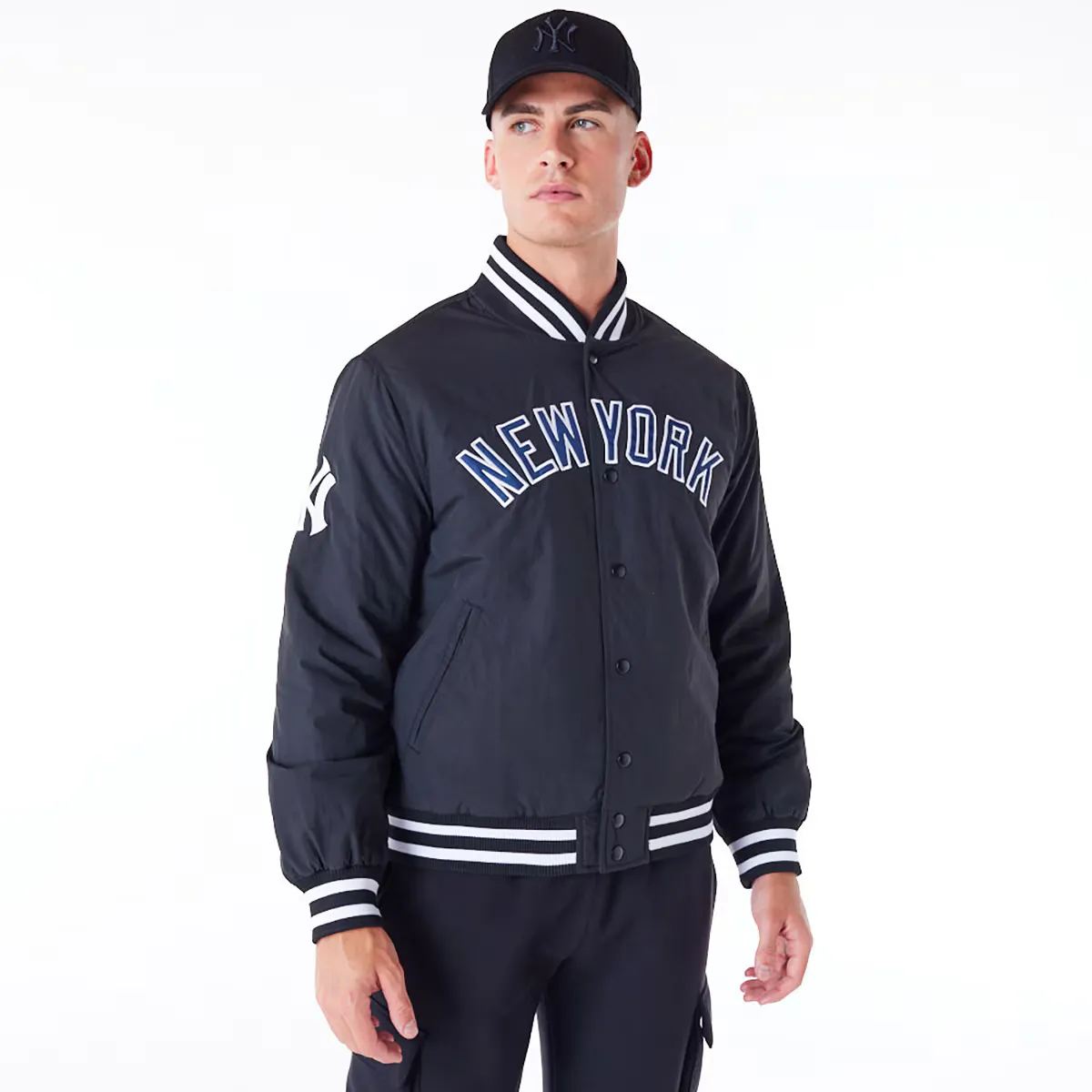 Мужской бомбер Куртка MLB Словесный знак Нью-Йорк Янкиз Новая эра New Era, чёрный
Мужской бомбер Куртка MLB Словесный знак Нью-Йорк Янкиз Новая эра New Era, чёрный
