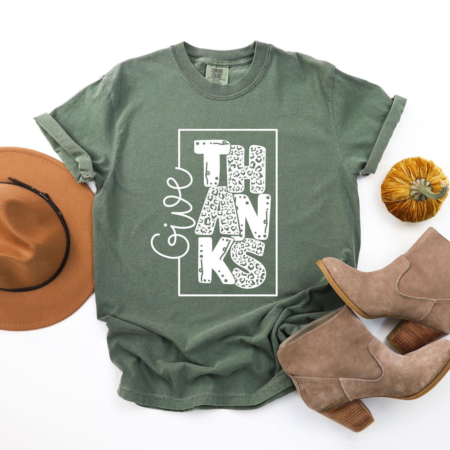 Квадратные футболки Give Спасибо, окрашенные в одежду Simply Sage Market
Квадратные футболки Give Спасибо, окрашенные в одежду Simply Sage Market