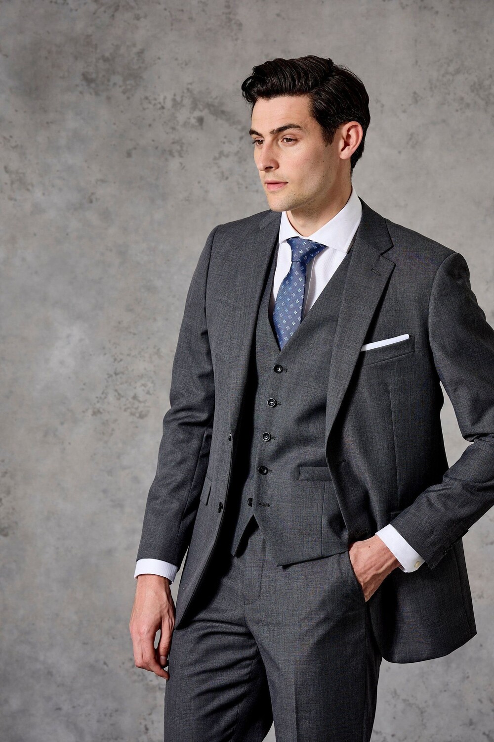 Однобортный костюм Farnham: жилет Skopes, серый
Однобортный костюм Farnham: жилет Skopes, серый