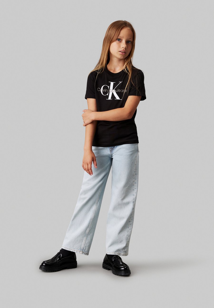 Футболка Calvin Klein Jeans MONOGRAM UNISEX, Ck Black/Black
Футболка Calvin Klein Jeans MONOGRAM UNISEX, Ck Black/Black