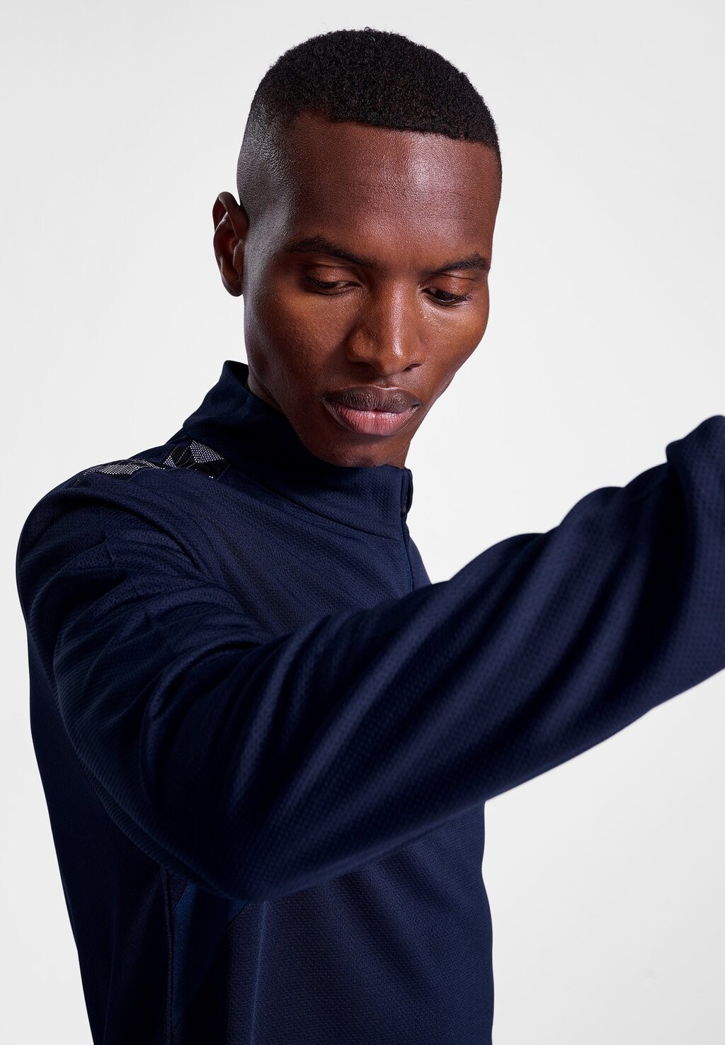 Толстовка AUTHENTIC HALF-ZIP Hummel, синий
Толстовка AUTHENTIC HALF-ZIP Hummel, синий