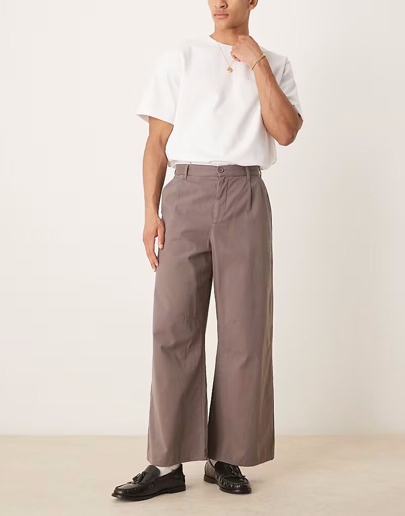 Строгие брюки ASOS DESIGN в форме подковы со складкой спереди коричневого цвета
Строгие брюки ASOS DESIGN в форме подковы со складкой спереди коричневого цвета