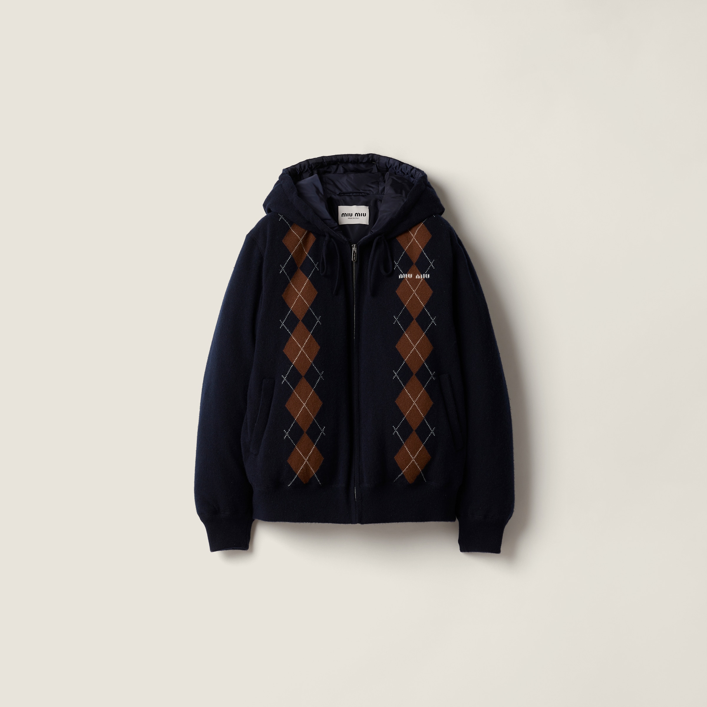 Стеганая пуховая куртка из кашемира с узором «аргайл» MIU MIU, темно-синий
Стеганая пуховая куртка из кашемира с узором «аргайл» MIU MIU, темно-синий