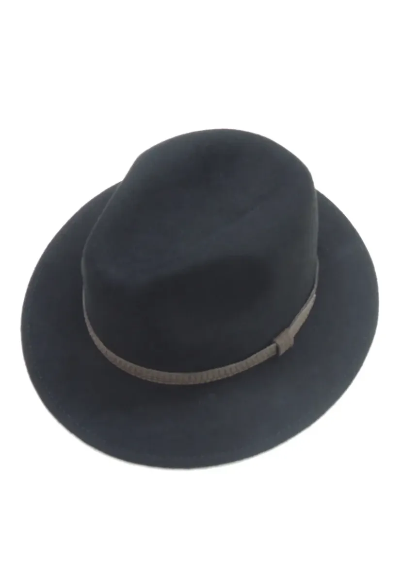 Уличная шапка Чаплино с классическим кожаным ремешком Chaplino, черный
Уличная шапка Чаплино с классическим кожаным ремешком Chaplino, черный