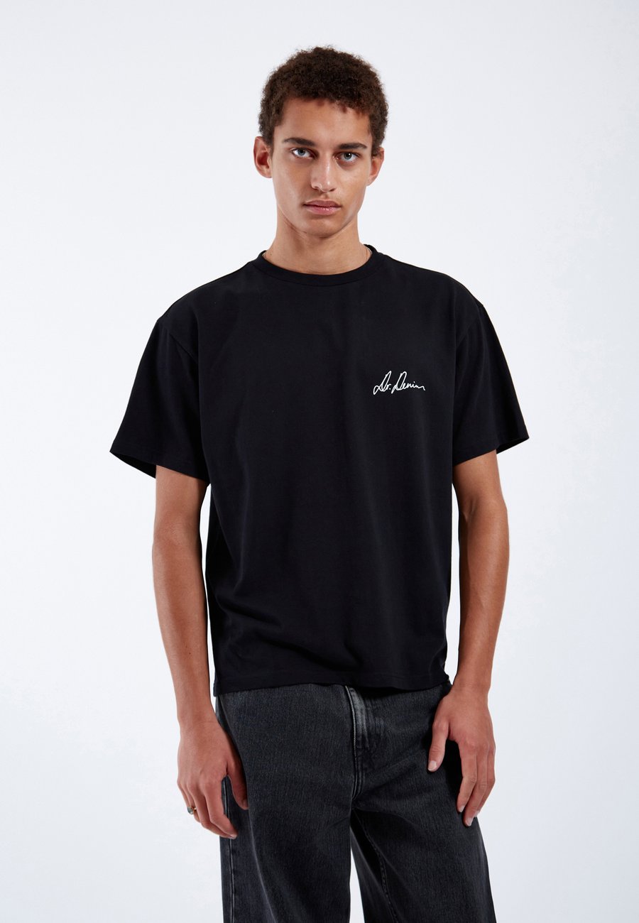 Футболка Dr.Denim BACE TEE, Black Small Script/Black, Черный, Футболка Dr.Denim BACE TEE, Black Small Script/Black
Футболка Dr.Denim BACE TEE, Black Small Script/Black, Черный, Футболка Dr.Denim BACE TEE, Black Small Script/Black