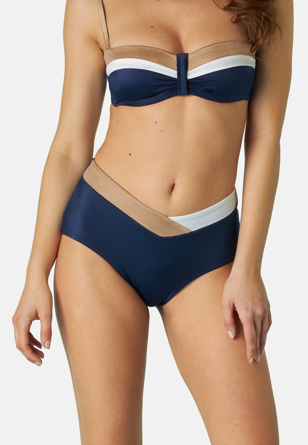 Плавки бикини SHINY COLOUR BLOCK Lovable, белый
Плавки бикини SHINY COLOUR BLOCK Lovable, белый