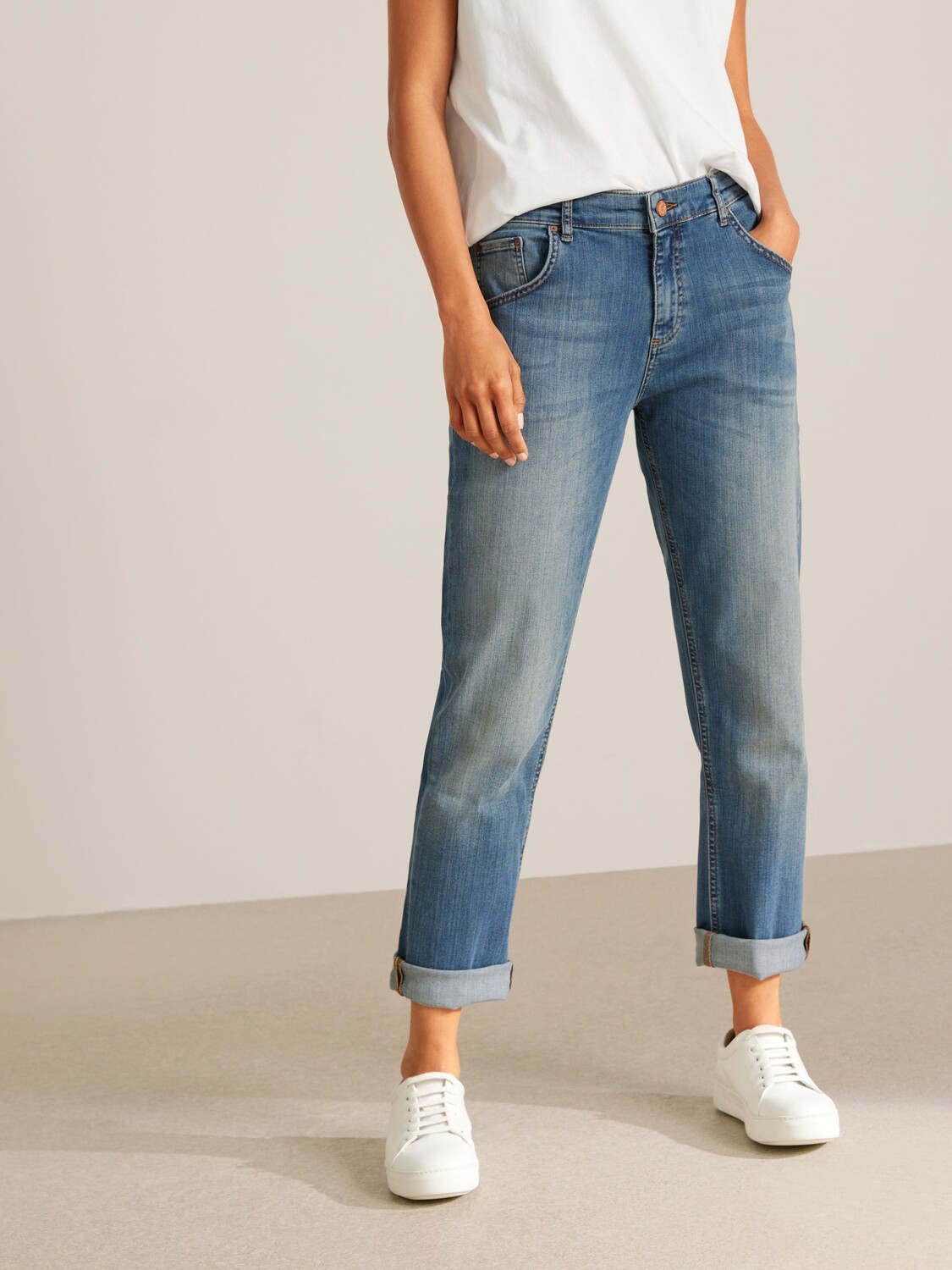 Джинсы-бойфренды AND/OR Venice Beach, Mar Vista
Джинсы-бойфренды AND/OR Venice Beach, Mar Vista