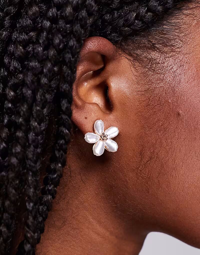 Серьги icelynn с жемчужным цветком в золоте Aldo
Серьги icelynn с жемчужным цветком в золоте Aldo