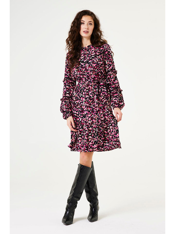 Платье до колена Garcia
Платье до колена Garcia