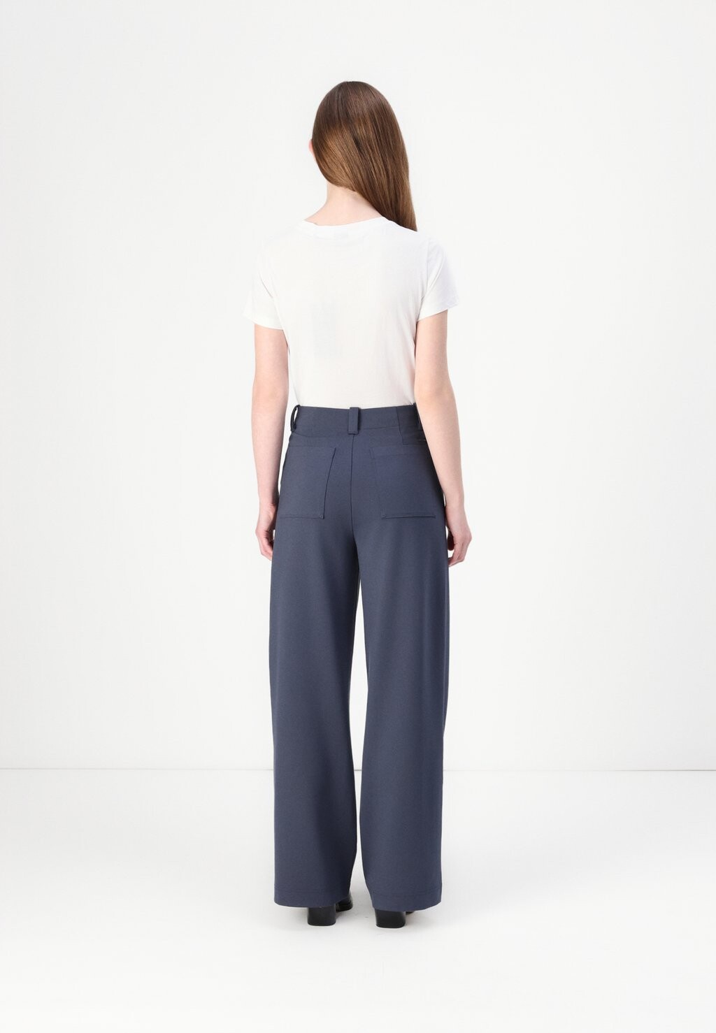 Брюки MILANO STRAIGHT PANTS Calvin Klein Jeans, темно-серый 
Брюки MILANO STRAIGHT PANTS Calvin Klein Jeans, темно-серый
