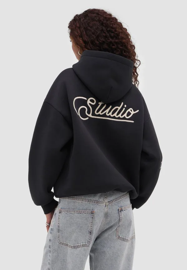 Худи gustaf Wrstbhvr, Jet Black, Черный, Худи gustaf Wrstbhvr, Jet Black
Худи gustaf Wrstbhvr, Jet Black, Черный, Худи gustaf Wrstbhvr, Jet Black