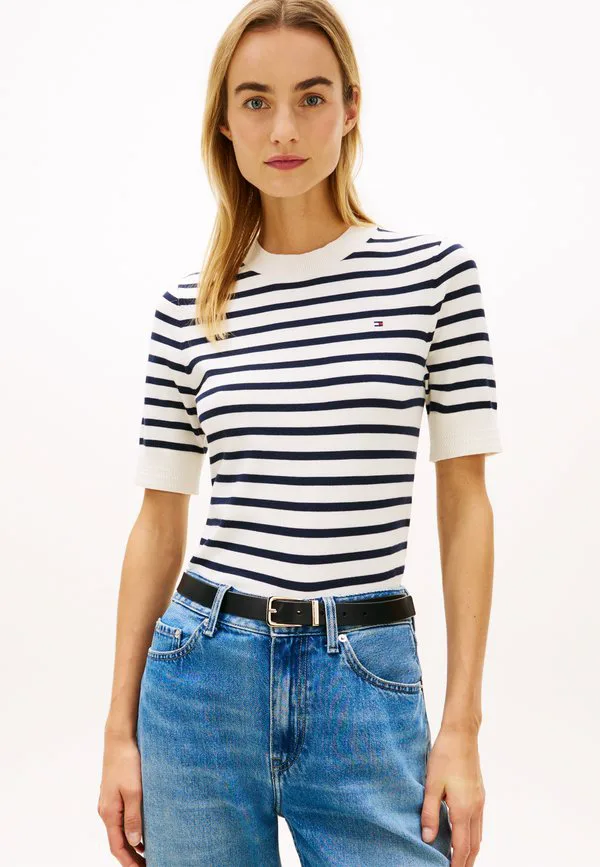 Джемпер с коротким рукавом из тонкого трикотажа, базовая футболка. Tommy Hilfiger, Ivory Petal/Dark Navy, Синий, Джемпер с коротким рукавом из тонкого трикотажа, базовая футболка. Tommy Hilfiger, Ivory Petal/Dark Navy
Джемпер с коротким рукавом из тонкого трикотажа, базовая футболка. Tommy Hilfiger, Ivory Petal/Dark Navy, Синий, Джемпер с коротким рукавом из тонкого трикотажа, базовая футболка. Tommy Hilfiger, Ivory Petal/Dark Navy