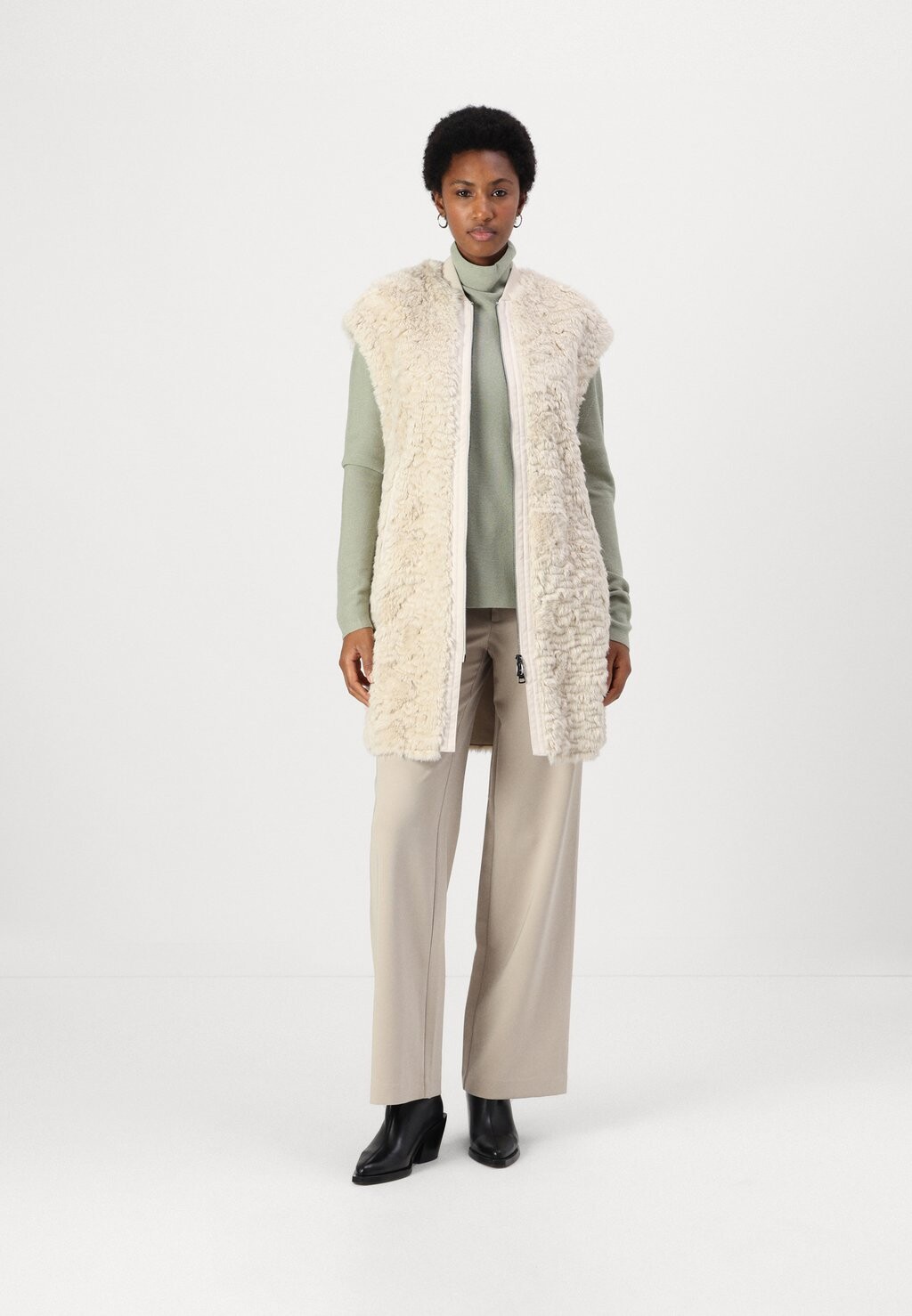 Жилет Marc Cain, бежевый
Жилет Marc Cain, бежевый