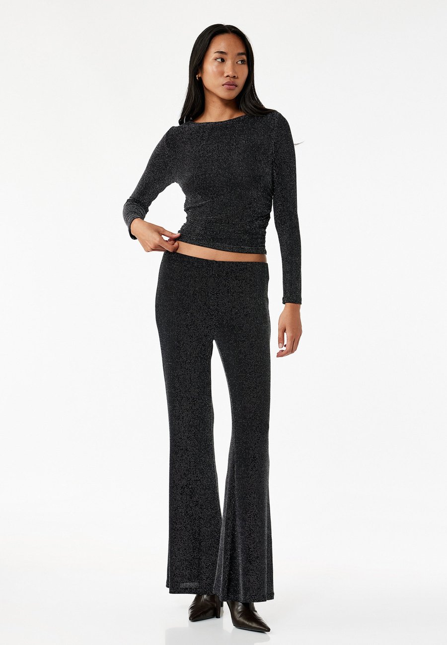 Топ Koton GLITTER , Black
Топ Koton GLITTER , Black
