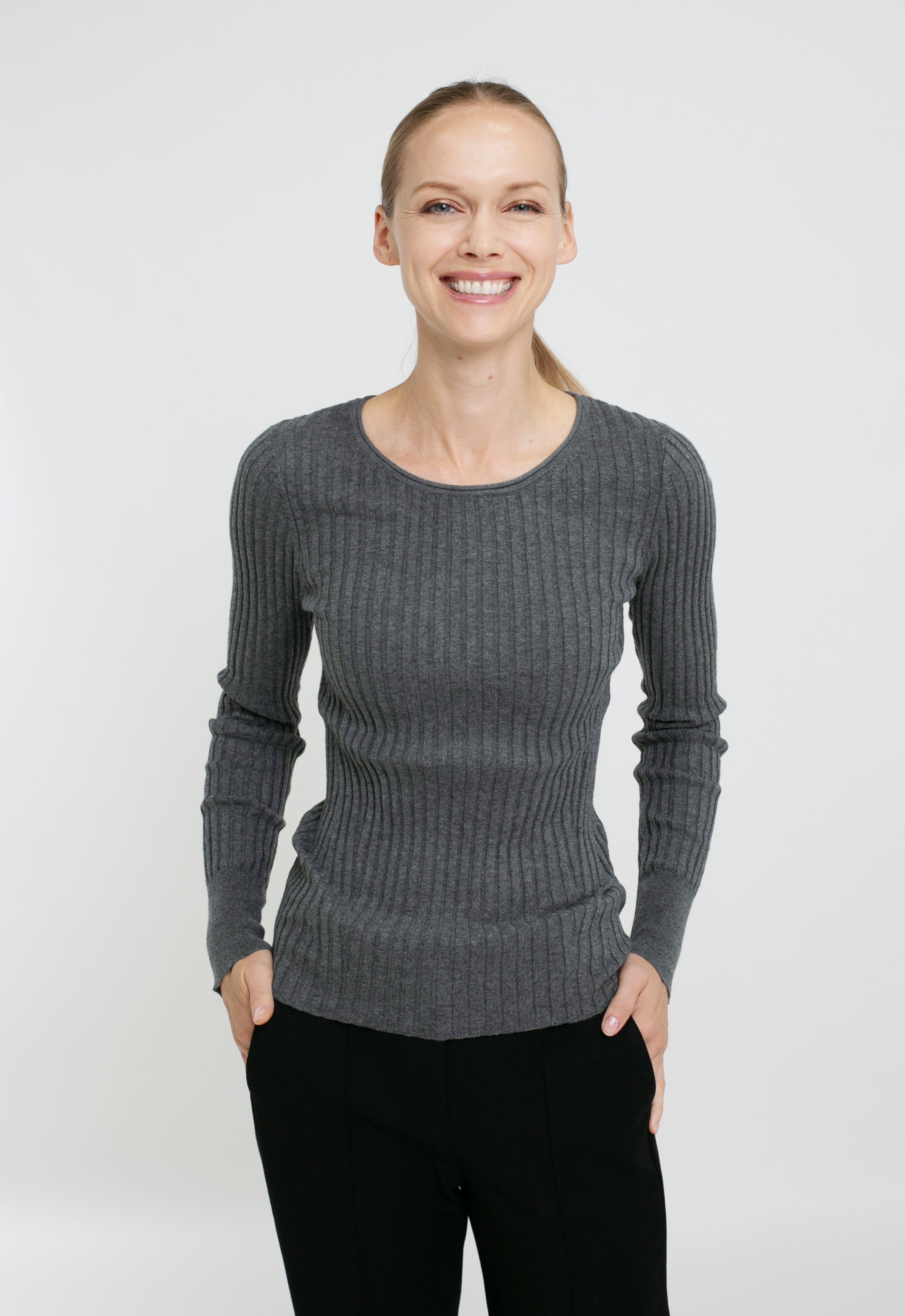 Пуловер с длинными рукавами и круглым вырезом из смеси хлопка и кашемира In2 by InCashmere, средне-серый меланж
Пуловер с длинными рукавами и круглым вырезом из смеси хлопка и кашемира In2 by InCashmere, средне-серый меланж