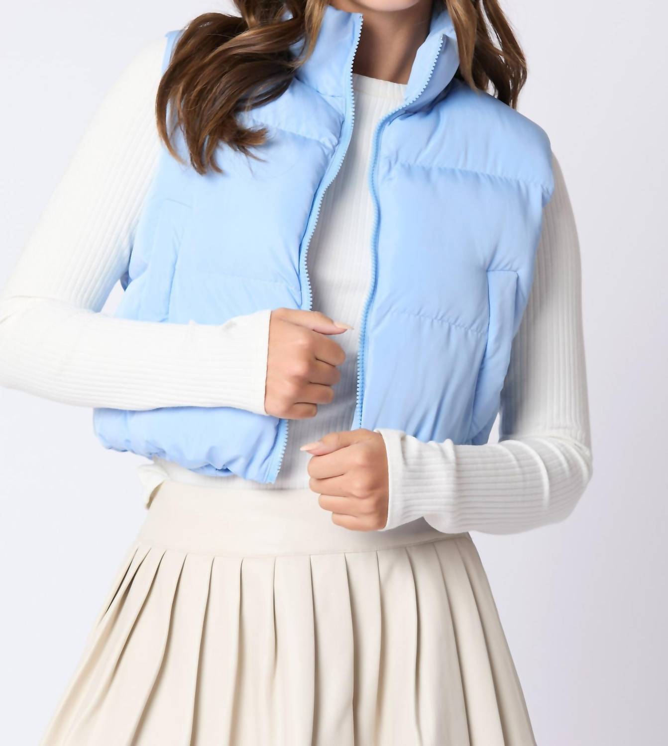 Пуховик-жилет Bow в пудрово-голубом цвете Peach Love 
Пуховик-жилет Bow в пудрово-голубом цвете Peach Love