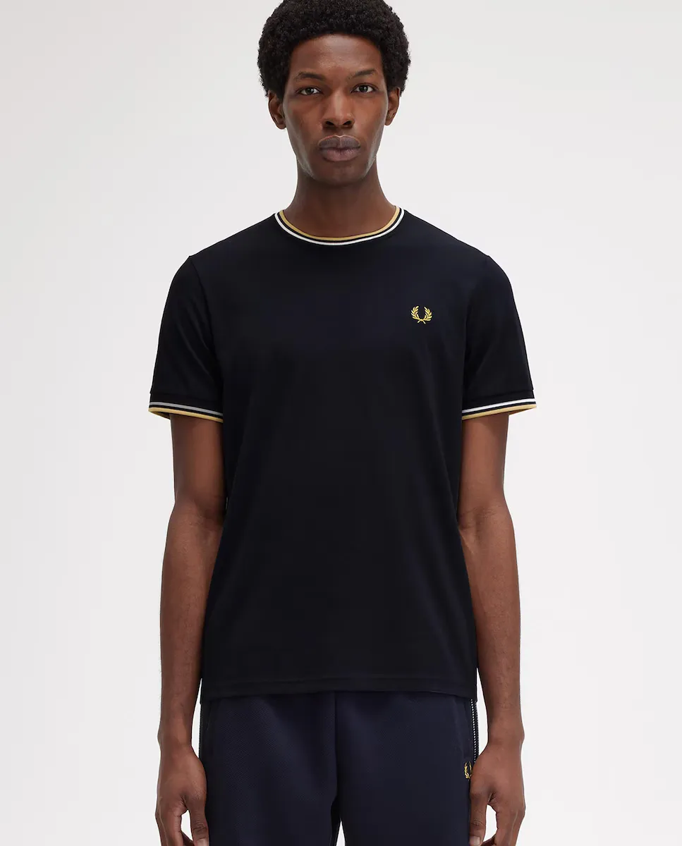 Мужская футболка с коротким рукавом и отделкой в две полоски Fred Perry, тёмно-синий
Мужская футболка с коротким рукавом и отделкой в две полоски Fred Perry, тёмно-синий