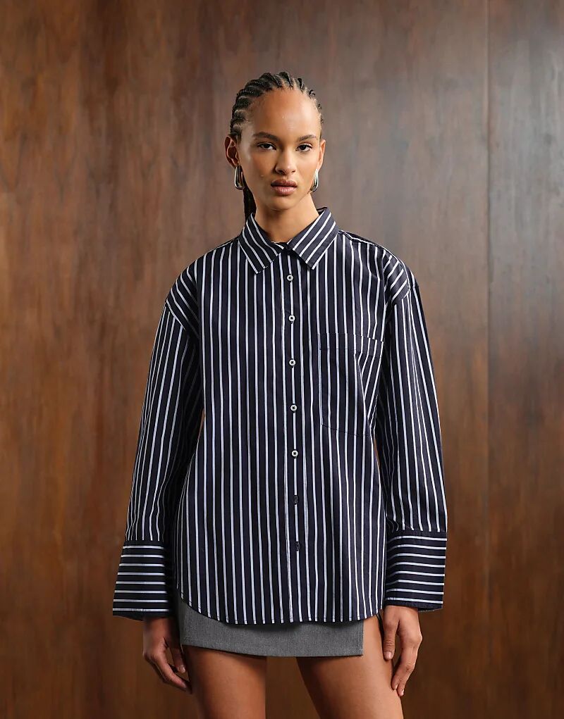 Рубашка Gina Tricot из поплина в полоску темно-синего и синего цветов
Рубашка Gina Tricot из поплина в полоску темно-синего и синего цветов