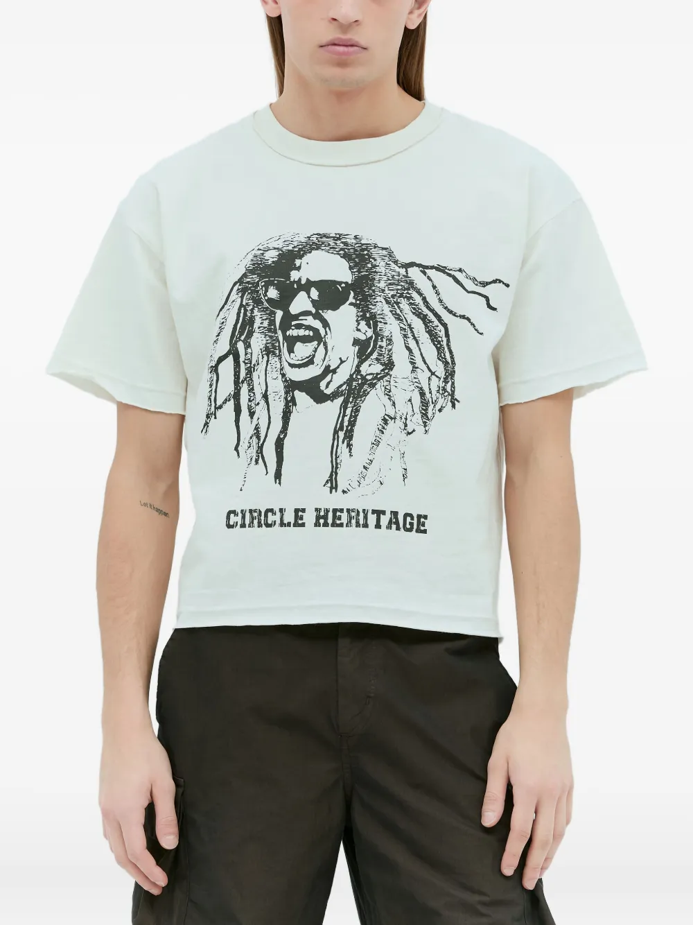 Футболка с графичным принтом CIRCLE HERITAGE, белый
Футболка с графичным принтом CIRCLE HERITAGE, белый