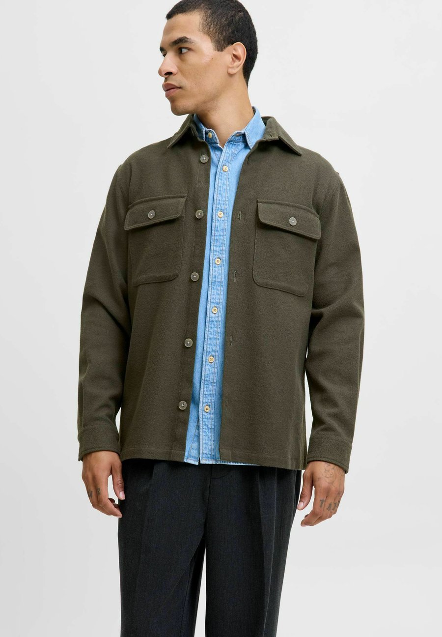 Куртка Jack & Jones PREMIUM REGULAR FIT, Peat/Dark Green
Куртка Jack & Jones PREMIUM REGULAR FIT, Peat/Dark Green