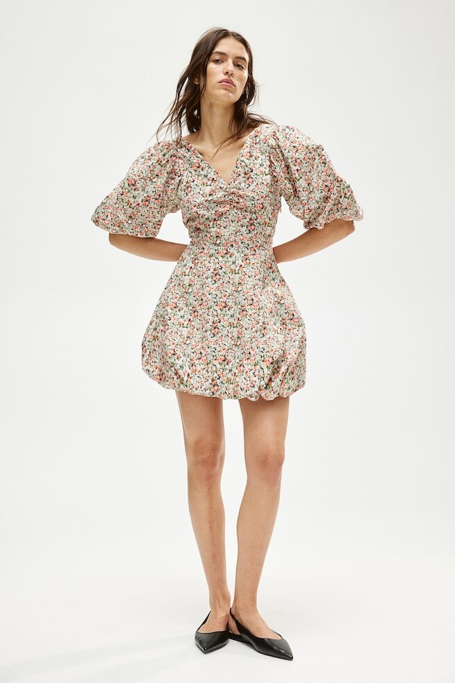 Пышное платье с завязками H&M, розовый
Пышное платье с завязками H&M, розовый