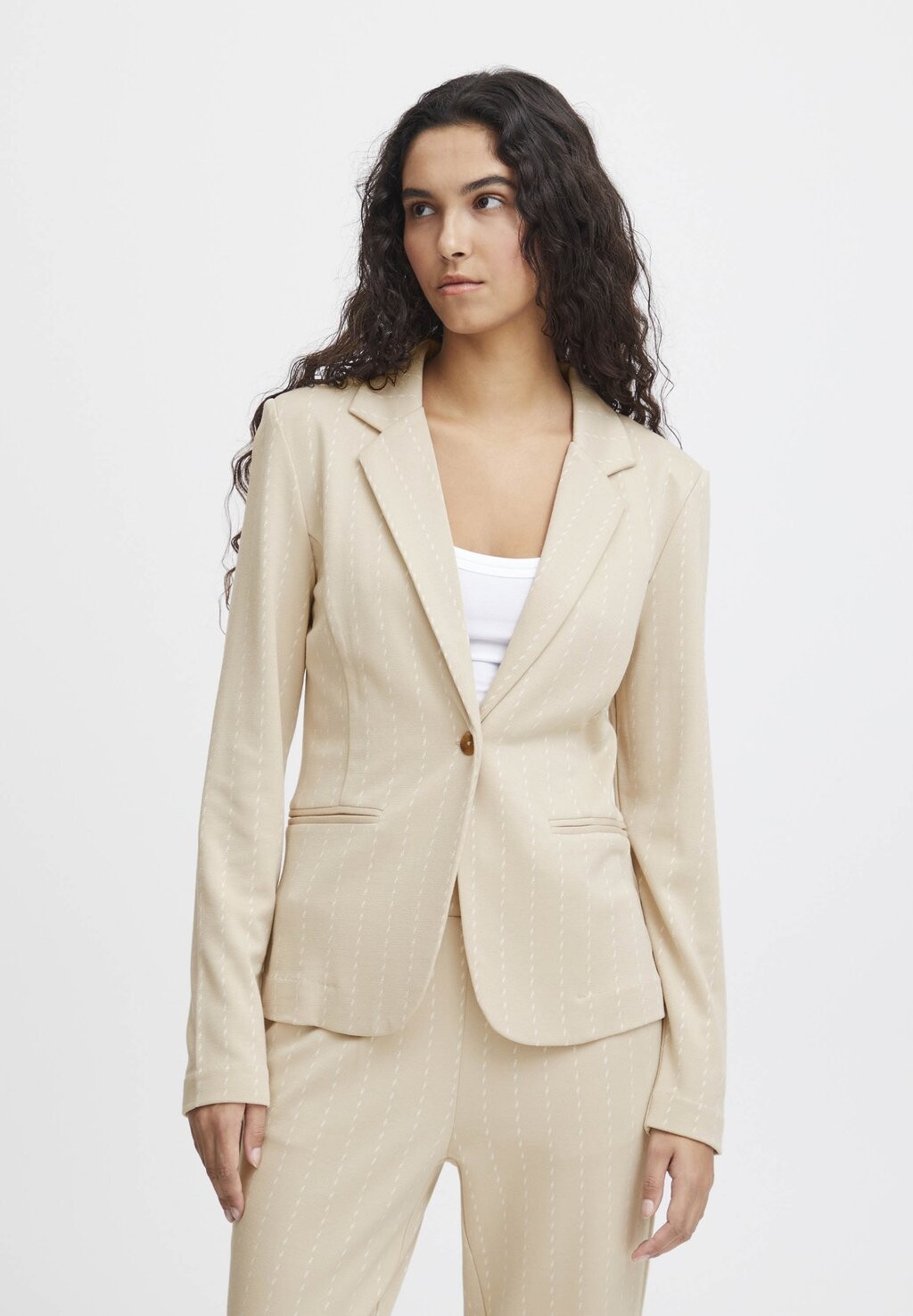 Блейзер IHRUTI ICHI, вереск бежевый
Блейзер IHRUTI ICHI, вереск бежевый