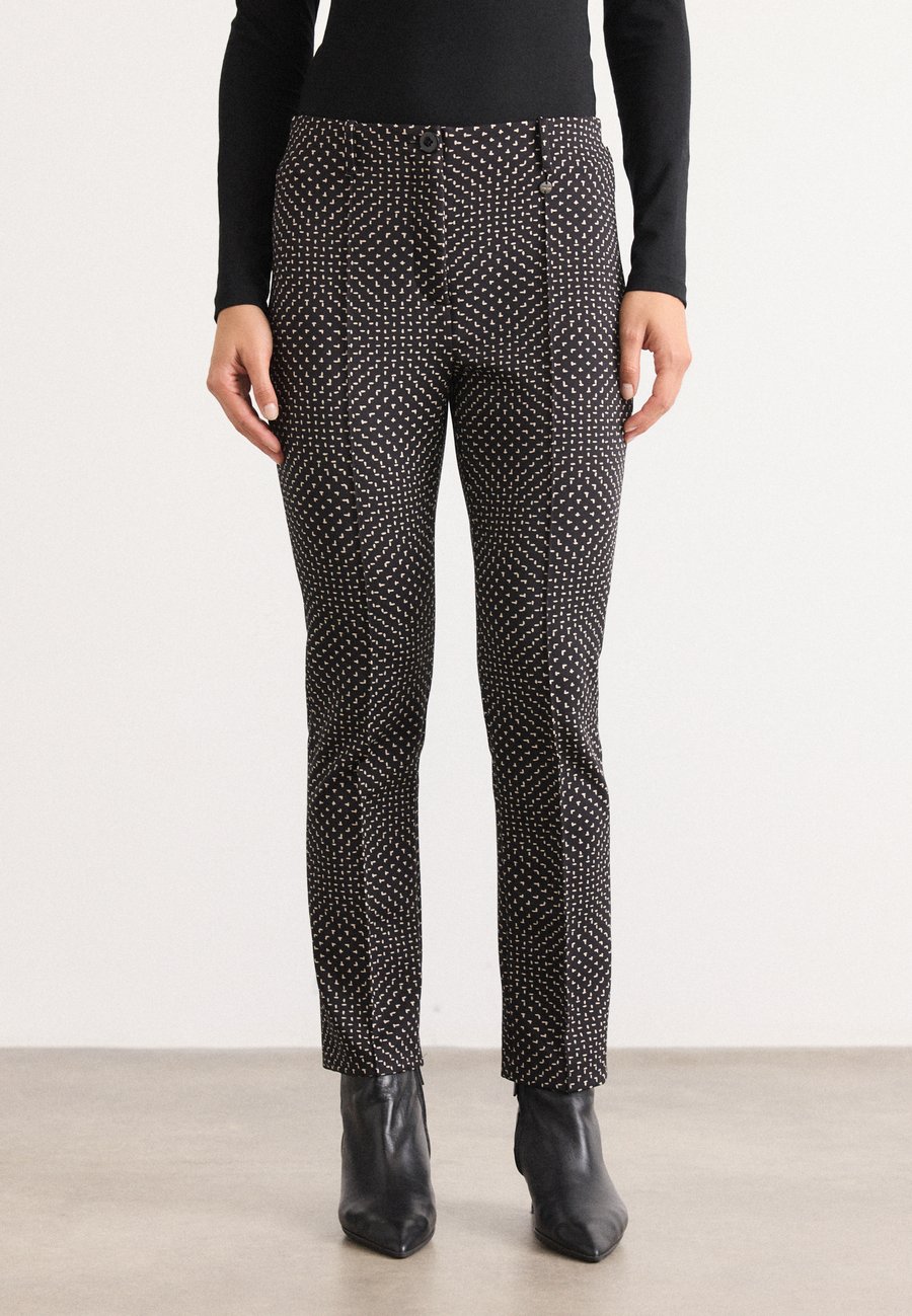 Брюки Marc Cain Trousers, Black
Брюки Marc Cain Trousers, Black